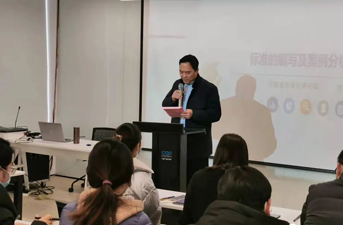 河南省裝備制造業(yè)標(biāo)準(zhǔn)宣貫會(huì)在新召開4 河南省裝備制造業(yè)標(biāo)準(zhǔn)宣貫會(huì)在新召開4